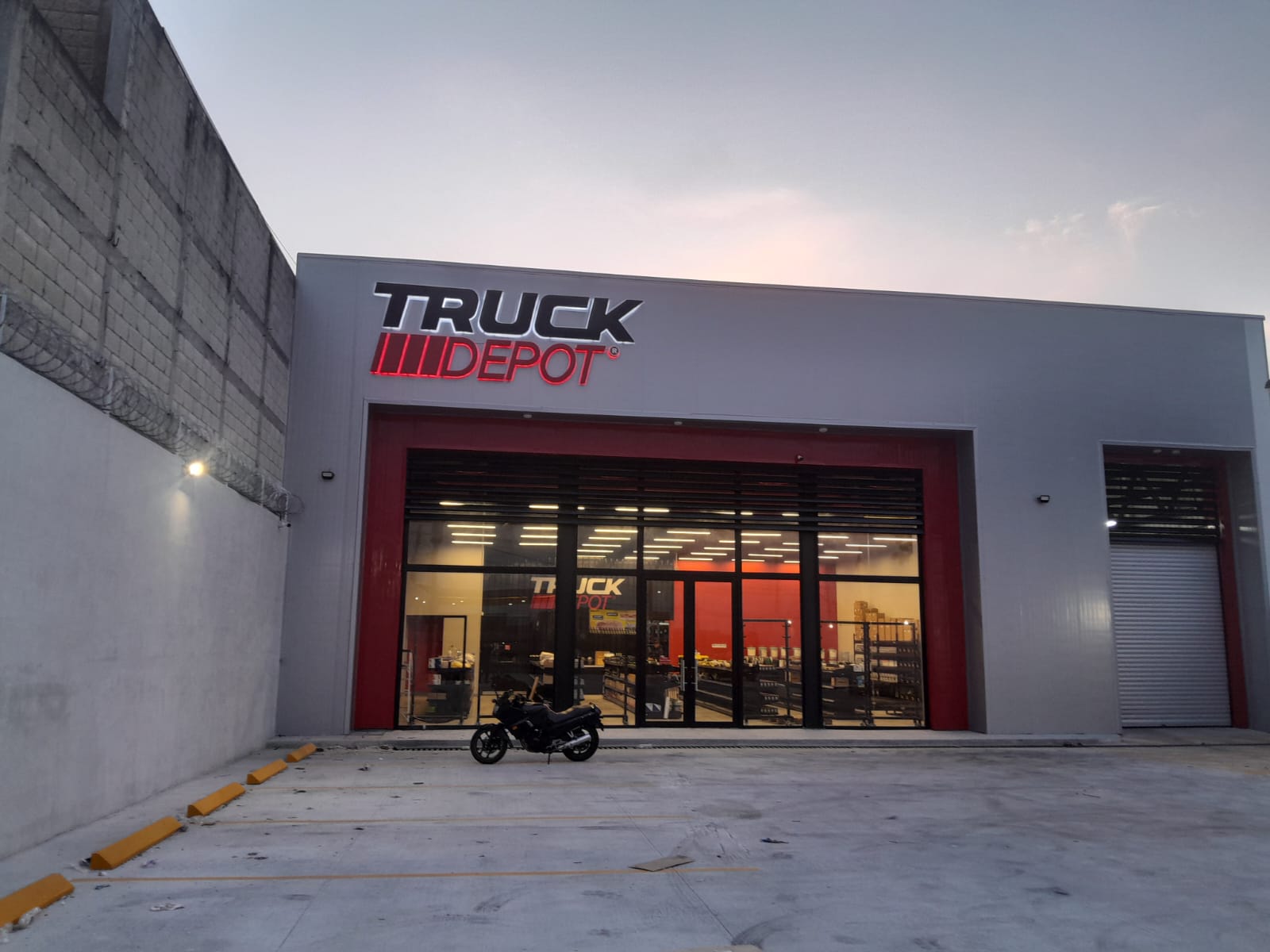 Fachada Truck Depot