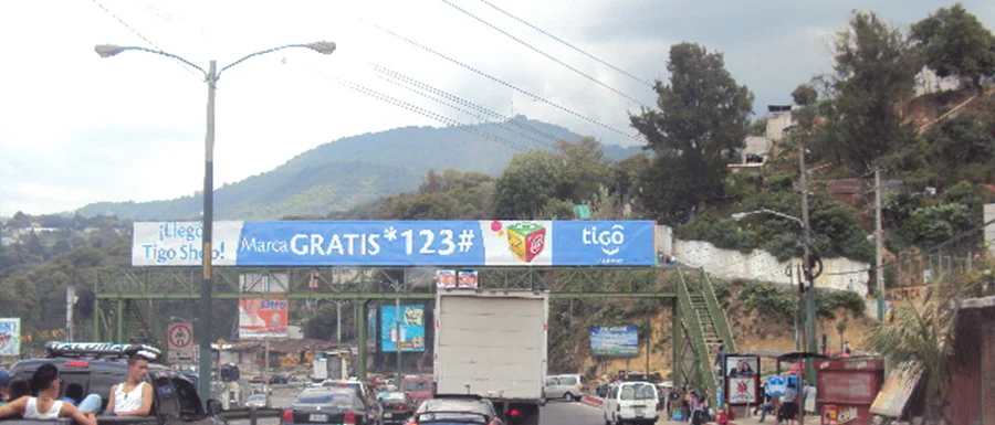 Publicidad en puentes